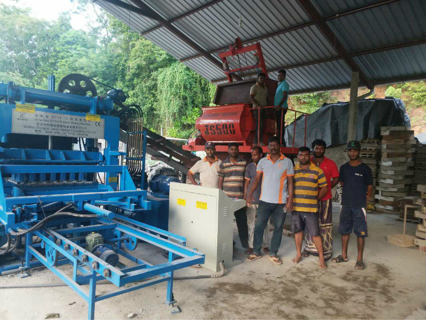 Máquina do bloco QTY4-15 em Sri Lanka (4)