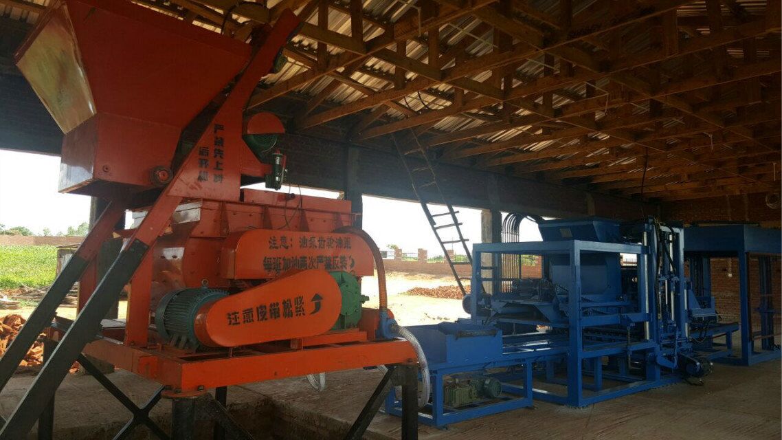 Linha inteiramente automática da máquina QTY6-15 que trabalha em Malawi