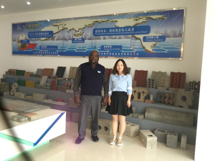 O agente de Malawi da máquina de ZCJK visitou a fábrica de ZCJK antes