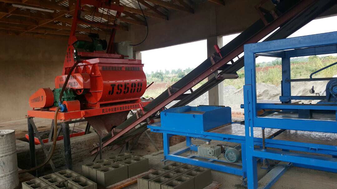 Linha inteiramente automática da máquina QTY6-15 que trabalha em Malawi.jpg