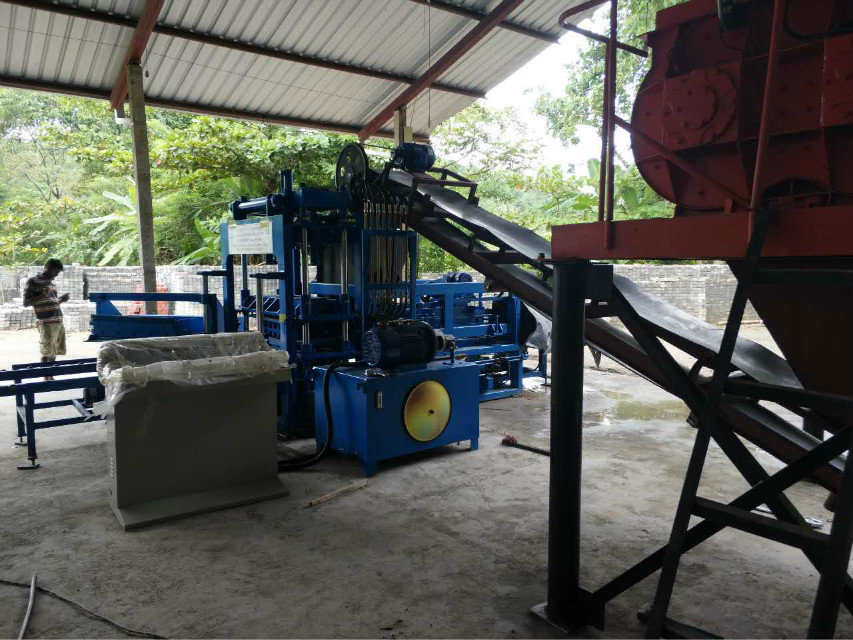 Máquina do bloco QTY4-15 em Sri Lanka (2)
