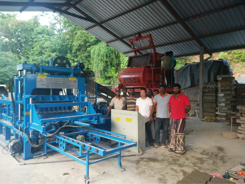 Máquina do bloco QTY4-15 em Sri Lanka (5)