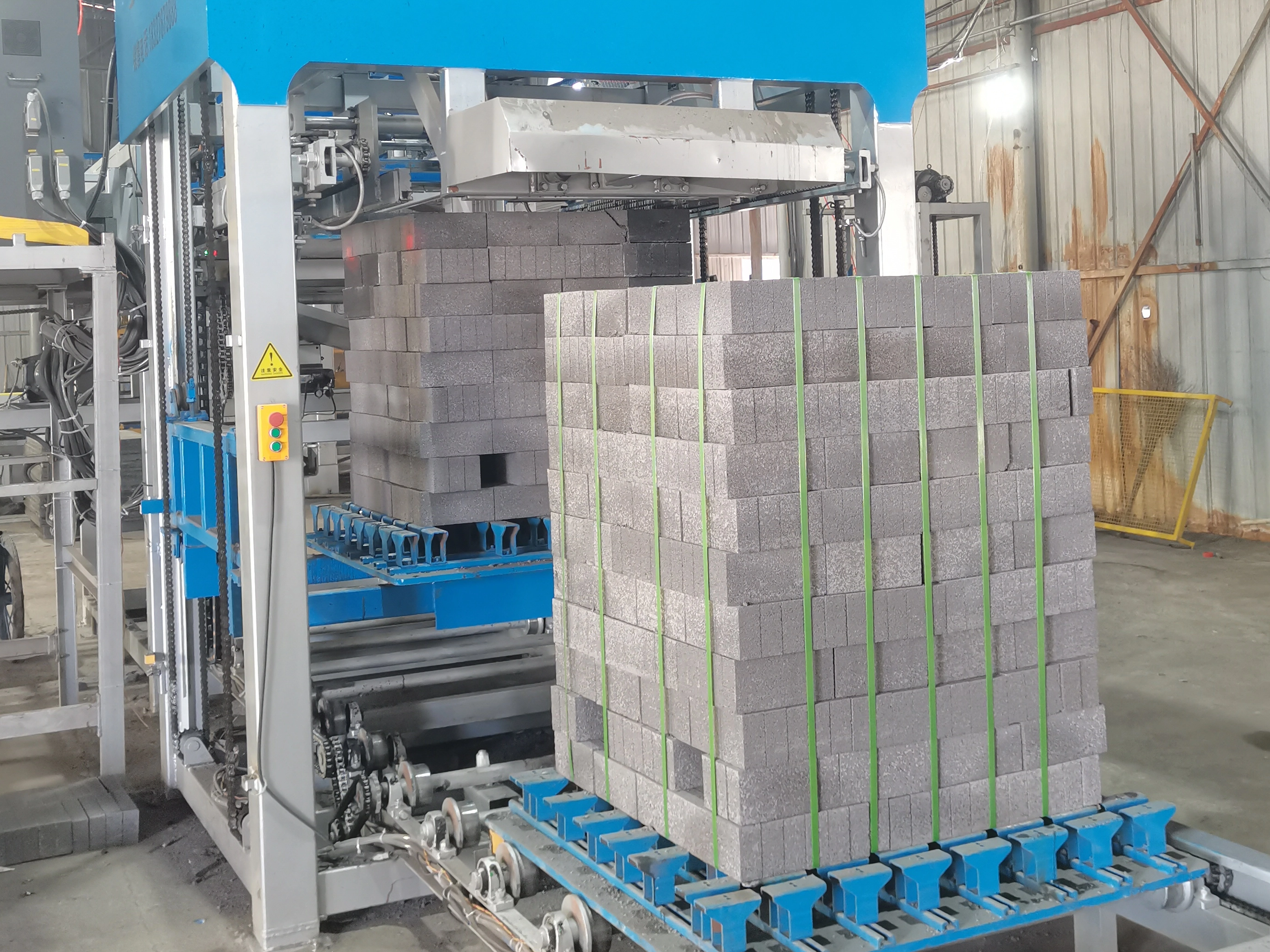 Vantagens Das Enfardadeiras Para Linhas De Produção De Blocos De Betão: Aumentando A Eficiência E A Qualidade