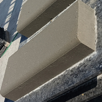 Guias (meios-fios) de concreto produzidos pela máquina de fabricação de blocos ZCJK