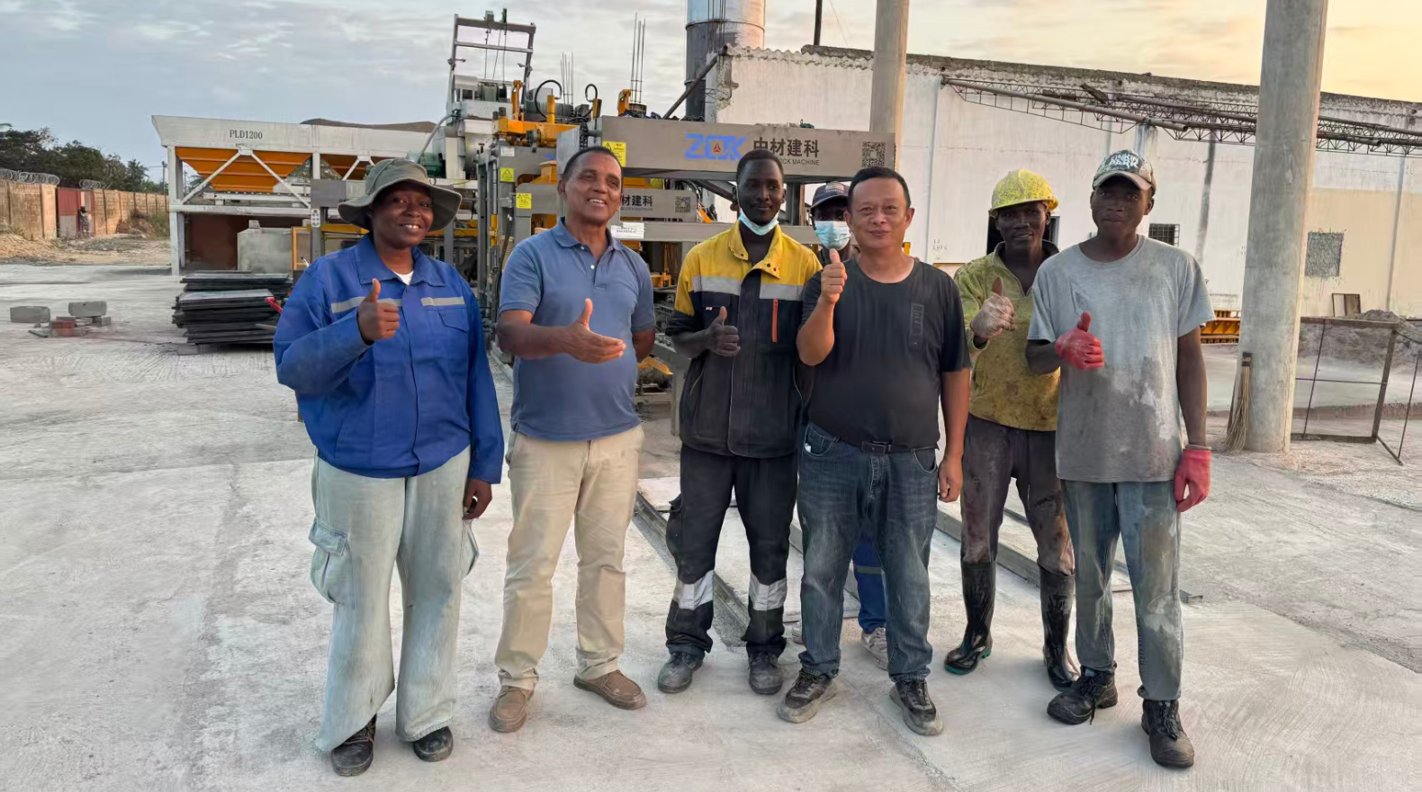 Moçambique – Máquina de Blocos ZCJK