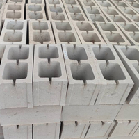 Blocos ocos de concreto produzidos pela máquina de fabricação de tijolos ZCJK